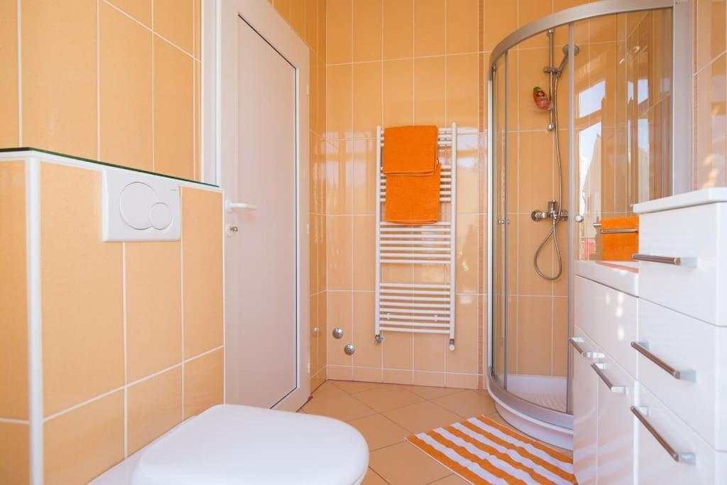 Villa Ajda - Orange Room Omišalj Eksteriør billede