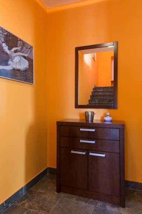 Villa Ajda - Orange Room Omišalj Eksteriør billede