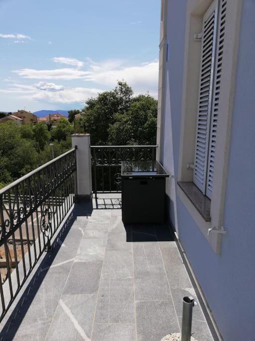 Villa Ajda - Orange Room Omišalj Eksteriør billede